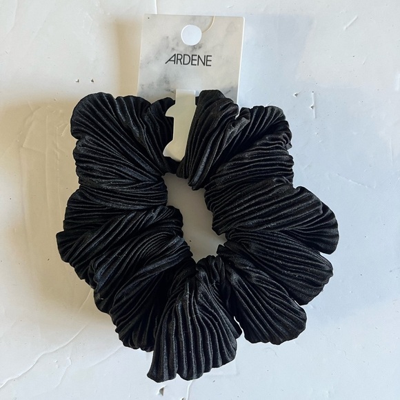 Set of 2 Hair Scrunchies - 1 Towel Scrunchie (Pre-Owned), 1 Reg Scrunchie (New) - Picture 2 of 13